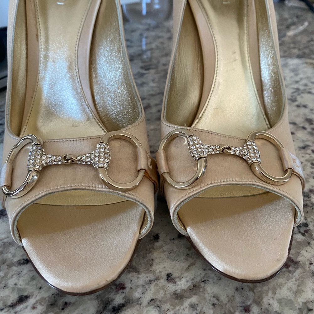 Gucci Peep toe heels